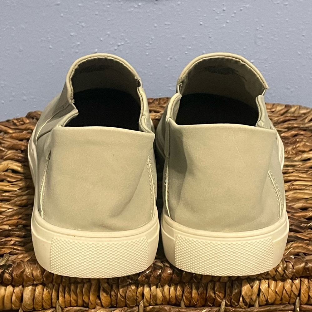 Shoes - Picture 4 of 6
